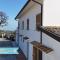 VIVA3 - Numana, ampio trilocale in villa con piscina