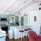601 Dolphin Rd