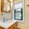 Charming Cottage with Patio, Walk to Boothbay Harbor