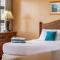 Tropical Escape, Ocean Views Condo with Parking