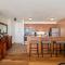 Tropical Escape, Ocean Views Condo with Parking