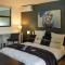 Beach2Anchor, Beachfront 4 bedroom condo with Jacuzzi