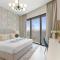 Exceptional high floor 3bed apartment by Suiteable