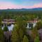 Klamath by AvantStay Premier Lakeside Cabin w Spa Fire Pit Lake Views