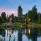Klamath by AvantStay Premier Lakeside Cabin w Spa Fire Pit Lake Views