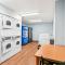 HomeTowne Studios by Red Roof Detroit - Livonia