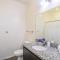 Stylish 2BD - CDT - Gym, Pool, Parking - Sleep 8
