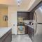 Stylish 2BD - CDT - Gym, Pool, Parking - Sleep 8