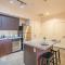 Stylish 2BD - CDT - Gym, Pool, Parking - Sleep 8
