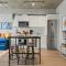 Vibrant PopArt downtown suite, comfy and stylish!