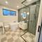 ROBE TWO FIVE - Pet friendly outside WiFi