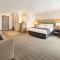 Country Inn & Suites by Radisson, Chippewa Falls, WI