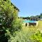 Un appartement 2 pièces dans une villa avec piscine et parking