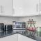 Newly renovated 3 Ensuite bedroom house in bury, 5 people