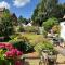 Cybils Retreat - Renovated 2 bedroom house with enclosed garden