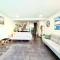 Elegant Beach Villa Moonstone II