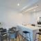 Spacious 2bed 2bath Apartment with City Views