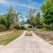 1 block to dwnt 7min beach King bed Free parking