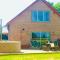 Deer Den timber clad cabin with hot tub, up private lane