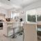 Modern spacious home close to Universal studio & Hollywood for 11