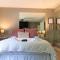 Cozy Private Suite with Year-Round Hot Tub