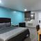 Coachmans Inn & Suites