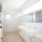 Petrie Beach Holiday Home