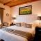 Oakhurst Hotel