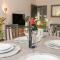 Pass the Keys The Cabin Dog Friendly Haven with Hot Tub Sleeps 4