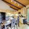 2 Decks, Mountain View Beech Mountain Cabin!