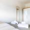 Breath Taking Sea View 2 bedroom Sleeps 6- Parking