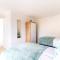 Panoramic Sea View 2 bedroom Sleeps 6-Free Parking