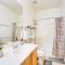 8 Mi to Sports Complex Peoria Home with Hot Tub!