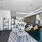 Luxe Chic 3BR Apt City Skyline views
