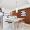 Quiet City Luxury 3BR Top-Floor with SkylineView