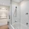 Quiet City Luxury 3BR Top-Floor with SkylineView