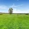 Green Hillside Apartment, cleaning included