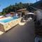 Leos Clan Beach Hostel