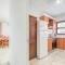 Apto. céntrico en Torroella de Montgrí, gran terraza, barbacoa, A/C, wifi, parking - ES-89-131