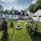 Cute 6-Bedroom Getaway in the heart of Littleton