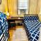 LGA airport 3 mins, 3 BR Duplex House, Parking and private backyard, 9mins subway!