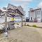 Bright Milford Beach House with Outdoor Shower