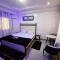 Chambre VIP avec Toillette intérieure chauffe eau Wi-Fi Smart Tv
