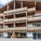 Luxury penthouse with Balcony Ski Storage Carport Lift