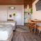 Driftwood Lodge Beachfront, Cable Bay, Northland