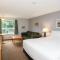 Coast Hinton Hotel