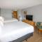 Coast Hinton Hotel