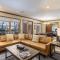 Lion Square Lodge South 650