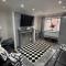 2 bed house sleeps 4-5