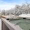 Maple Pine w Hot Tub Pool Table 3min to Mount Snow